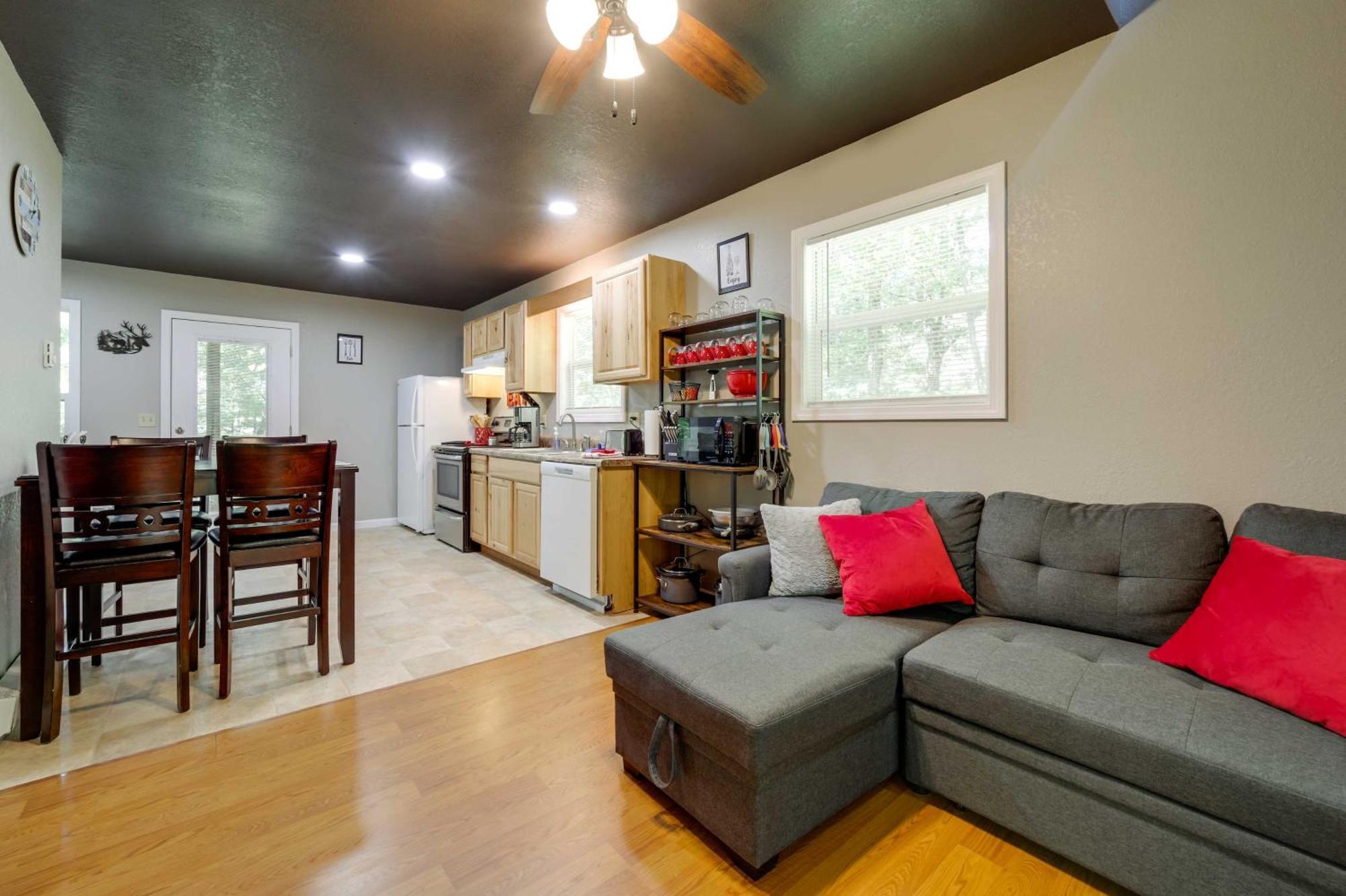 Cozy Whittier Cabin And Yard And Hot Tub, Pets Welcome Exterior photo